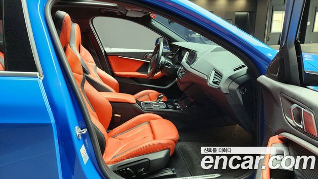 BMW 1-Series 2022 — photo 10