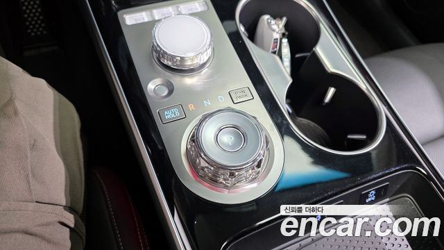Genesis GV70 2025 — photo 9