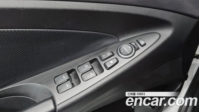 Hyundai Sonata 2013 — photo 16