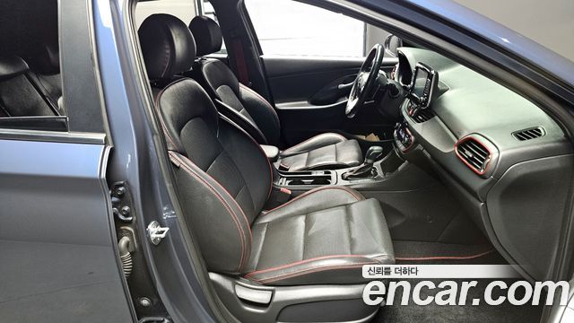 Hyundai i30 2018 — photo 10