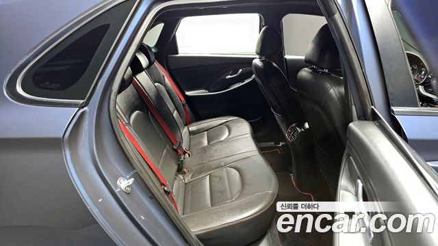 Hyundai i30 2018 — photo 11
