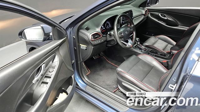 Hyundai i30 2018 — photo 12