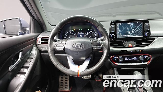 Hyundai i30 2018 — photo 13