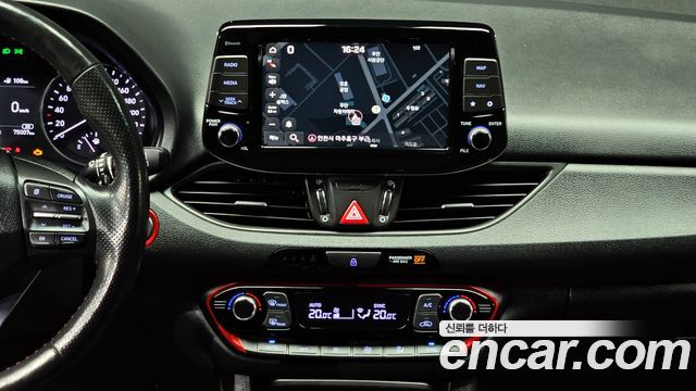 Hyundai i30 2018 — photo 14