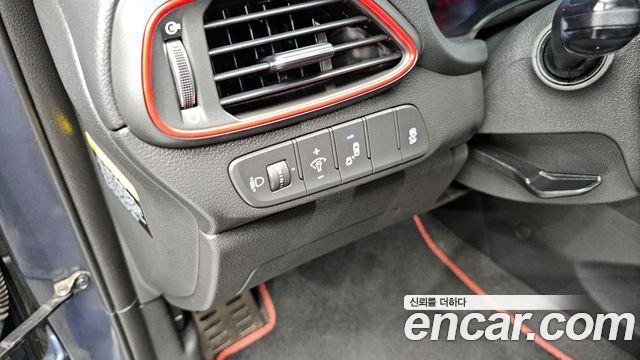 Hyundai i30 2018 — photo 18