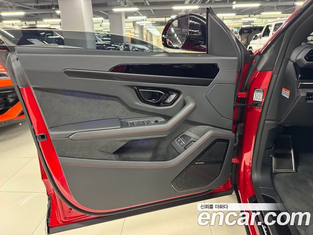 Lamborghini Urus 2025 — photo 7