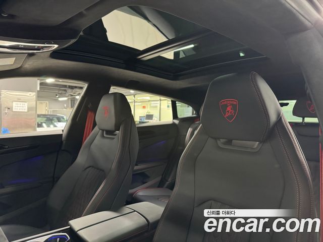 Lamborghini Urus 2025 — photo 15
