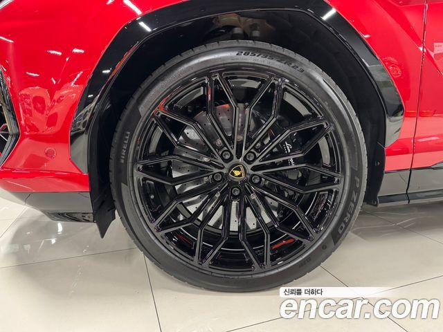 Lamborghini Urus 2025 — photo 16