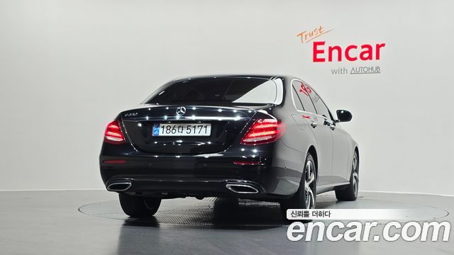 Mercedes-Benz E-Class 2020 — photo 4