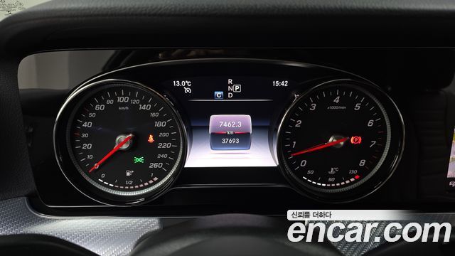 Mercedes-Benz E-Class 2020 — photo 8