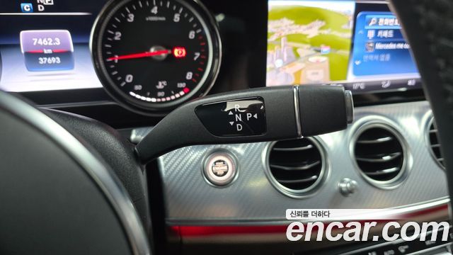 Mercedes-Benz E-Class 2020 — photo 9