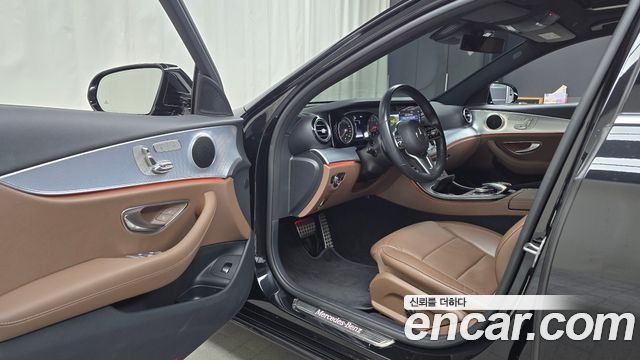 Mercedes-Benz E-Class 2020 — photo 10