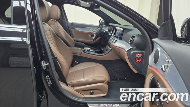 Mercedes-Benz E-Class 2020 — photo 11
