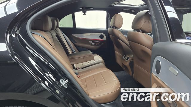 Mercedes-Benz E-Class 2020 — photo 12