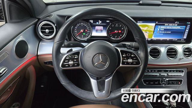Mercedes-Benz E-Class 2020 — photo 13