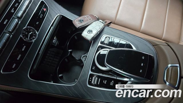 Mercedes-Benz E-Class 2020 — photo 17