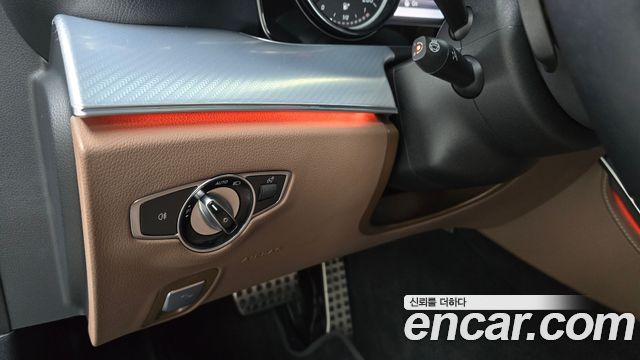 Mercedes-Benz E-Class 2020 — photo 18