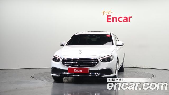 Mercedes-Benz E-Class 2023 — photo 3