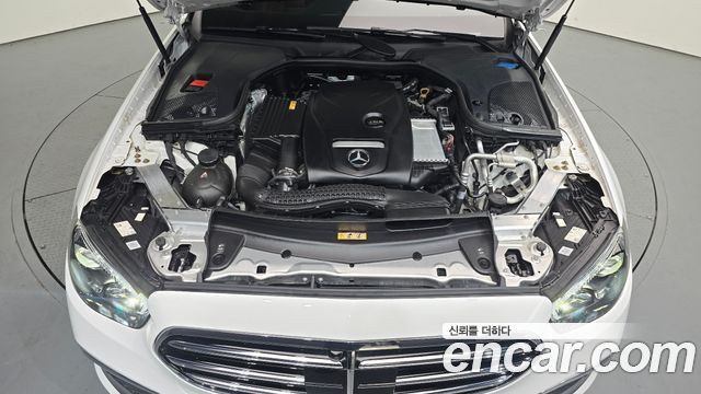 Mercedes-Benz E-Class 2023 — photo 6