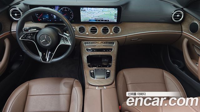 Mercedes-Benz E-Class 2023 — photo 7