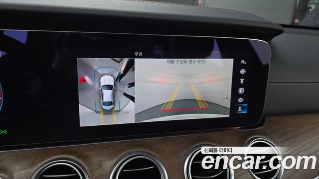 Mercedes-Benz E-Class 2023 — photo 17