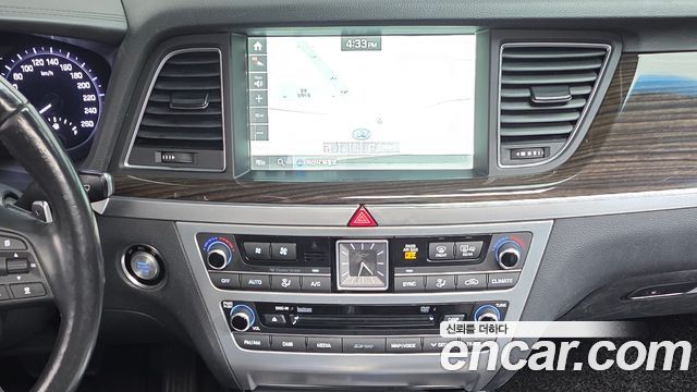 Genesis G80 2017 — photo 15