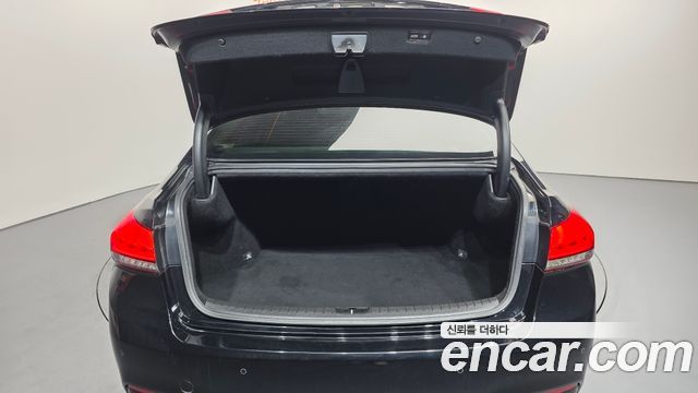 Genesis G80 2017 — photo 20
