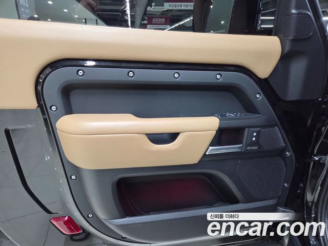Land Rover Defender 2025 — photo 16