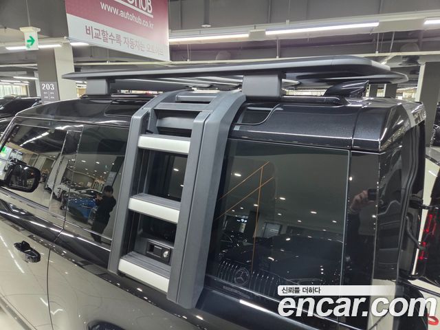 Land Rover Defender 2025 — photo 18