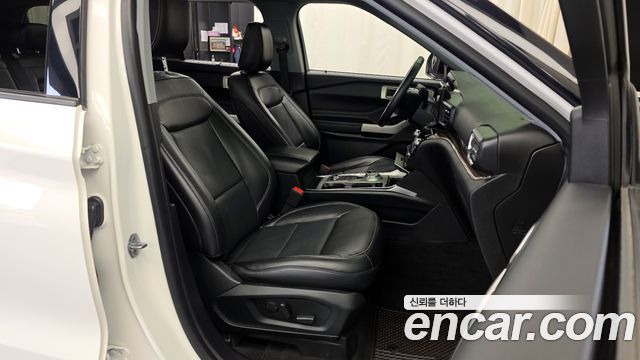 Ford Explorer 2021 — photo 11