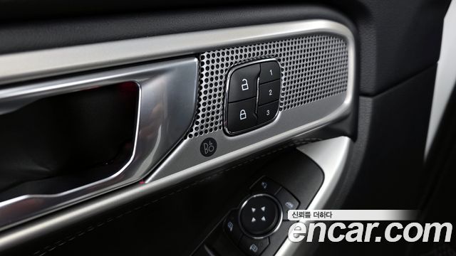 Ford Explorer 2021 — photo 17