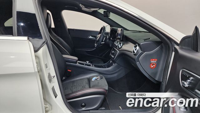 Mercedes-Benz CLA-Class 2019 — photo 11
