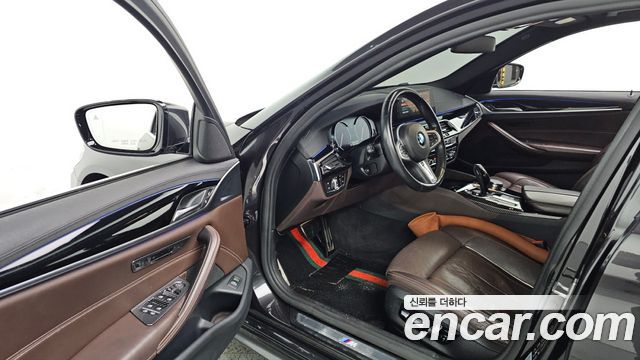BMW 5-Series 2018 — photo 10