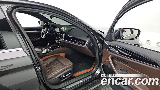 BMW 5-Series 2018 — photo 11