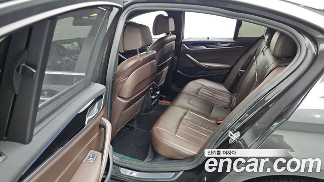 BMW 5-Series 2018 — photo 12