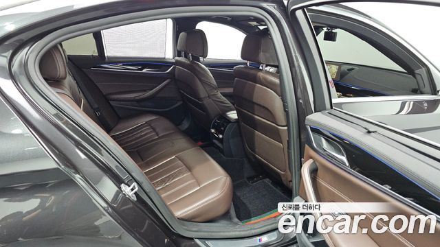 BMW 5-Series 2018 — photo 13