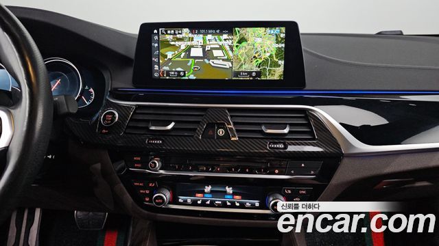BMW 5-Series 2018 — photo 15