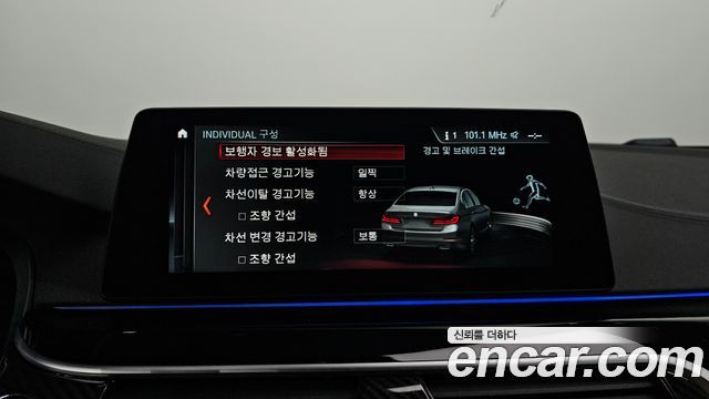 BMW 5-Series 2018 — photo 17