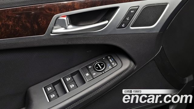 Hyundai Genesis 2016 — photo 17