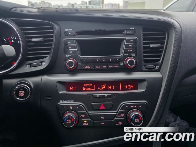 Kia K5 2012 — photo 17