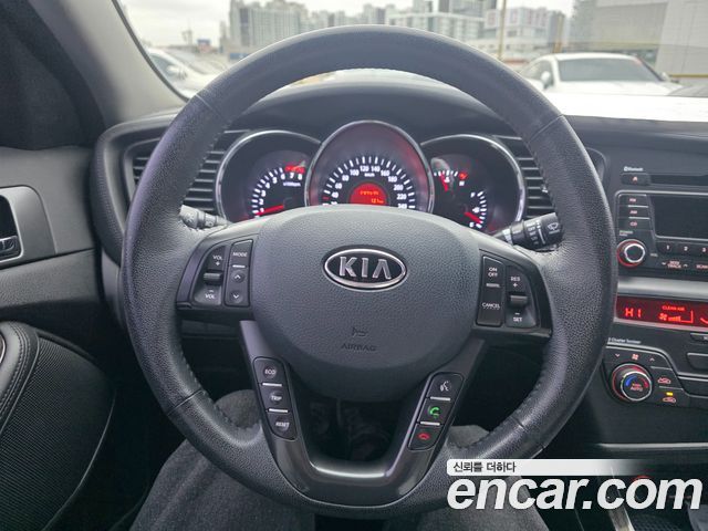 Kia K5 2012 — photo 18