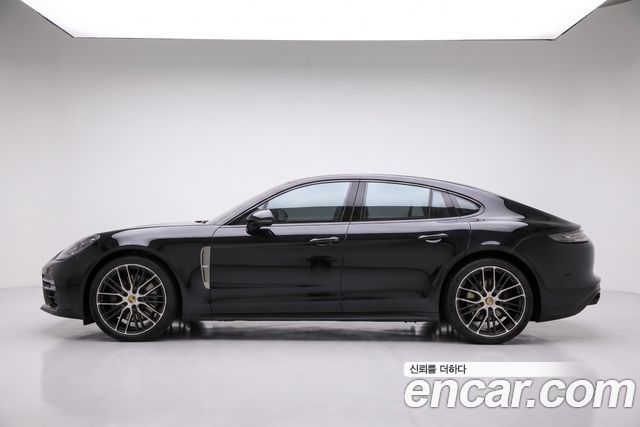 Porsche Panamera 2023 — photo 1