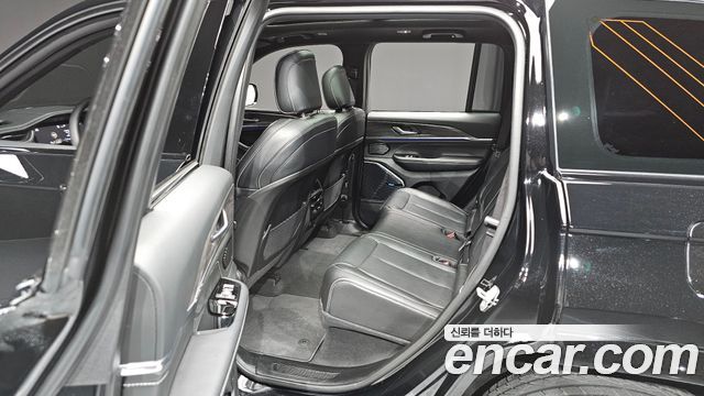 Jeep Cherokee 2023 — photo 11