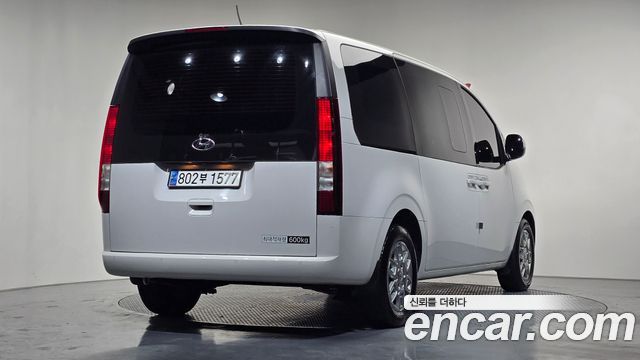 Hyundai Staria 2024 — photo 2