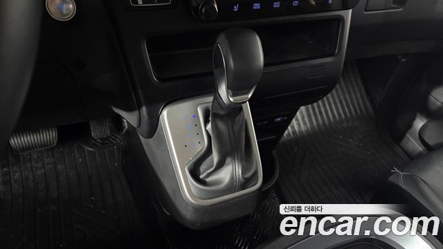 Hyundai Staria 2024 — photo 9