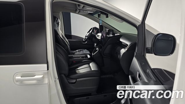 Hyundai Staria 2024 — photo 11