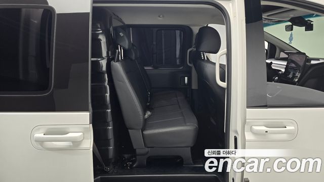 Hyundai Staria 2024 — photo 12