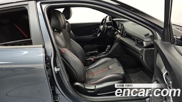 Hyundai Veloster 2018 — photo 11