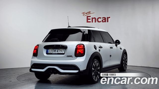 Mini Cooper 2023 — photo 2