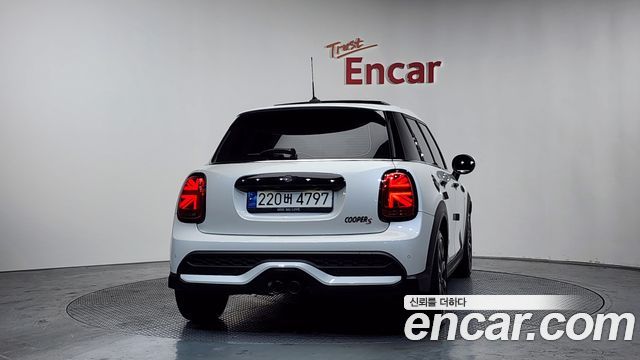 Mini Cooper 2023 — photo 4